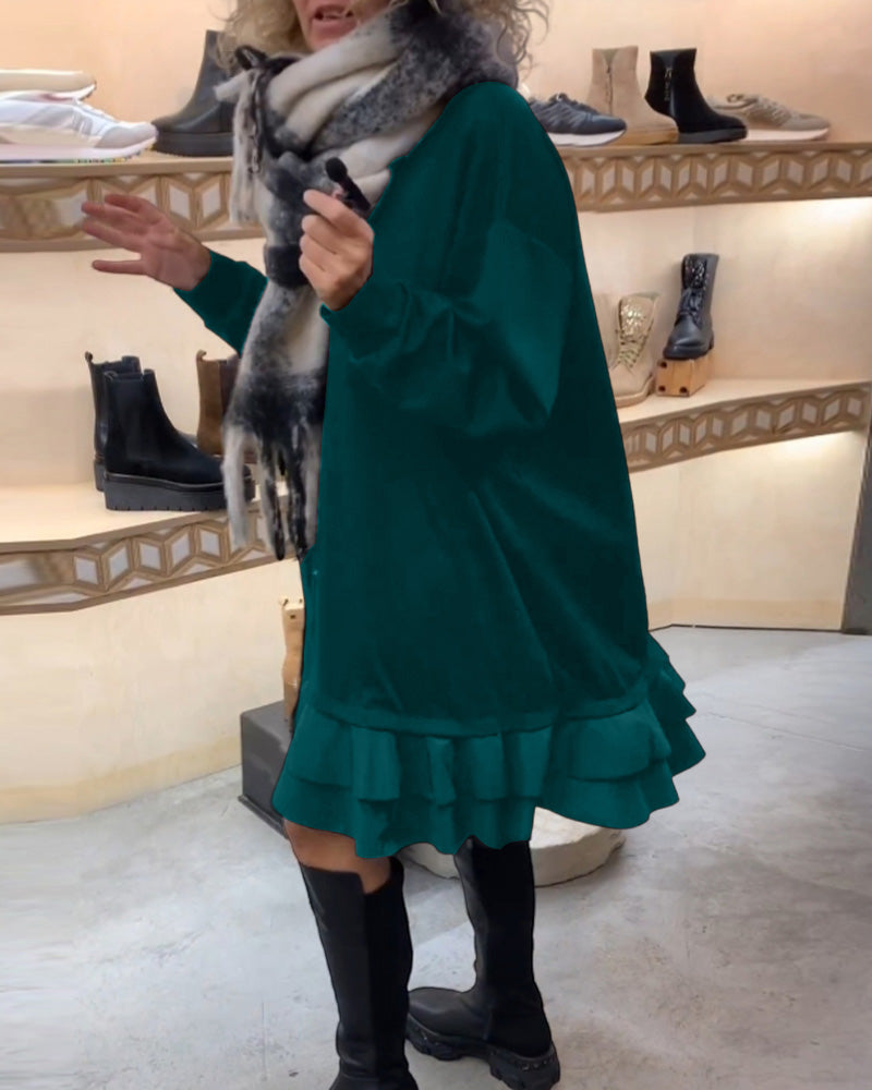 Artistic and elegant long-sleeved dress